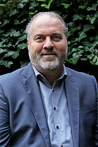 mr. R.J. (Roel) van Velzen